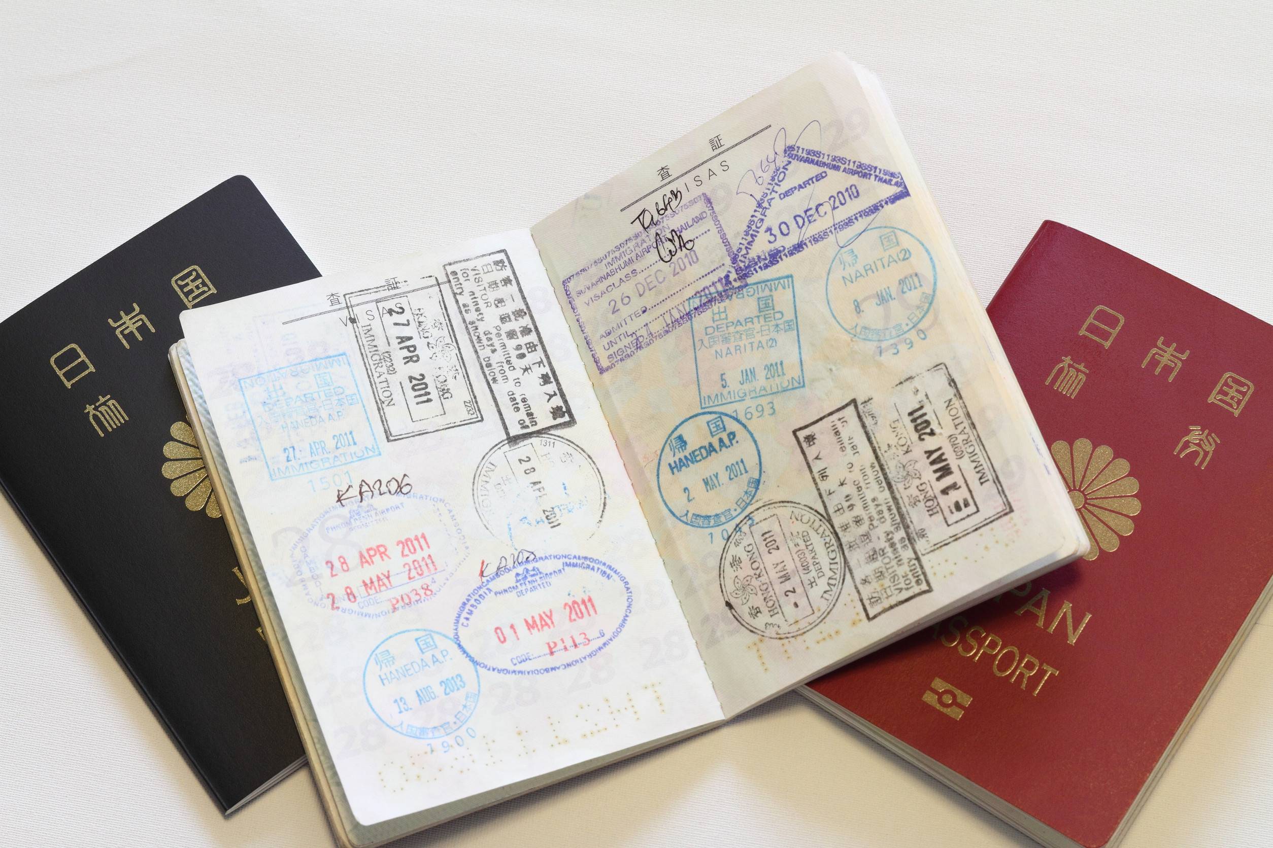 Japansk pass og visum i det røde passet