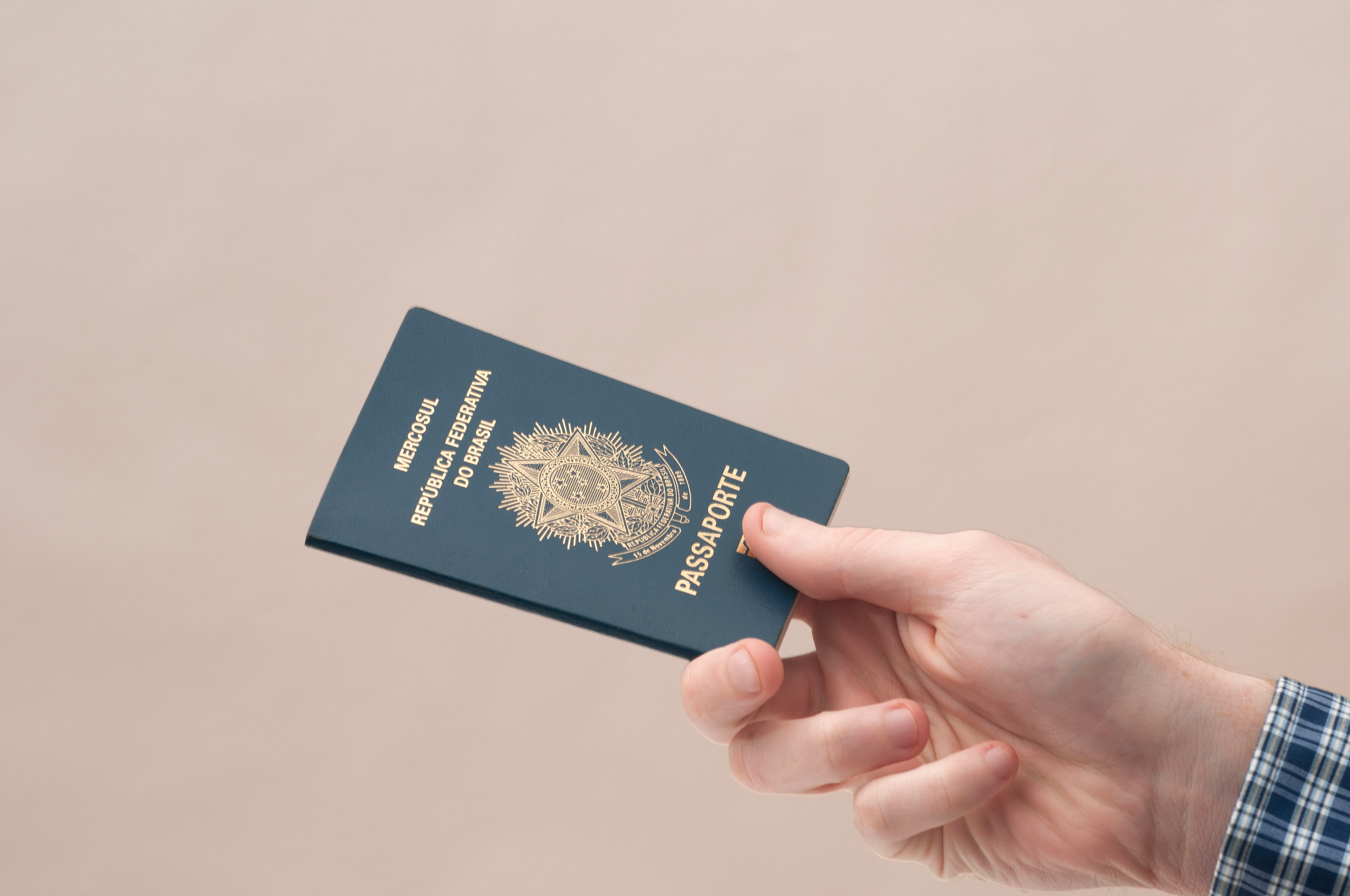 Der Reisepass ist ein amtliches Dokument, das die Identität und Staatsangehörigkeit bescheinigt.
