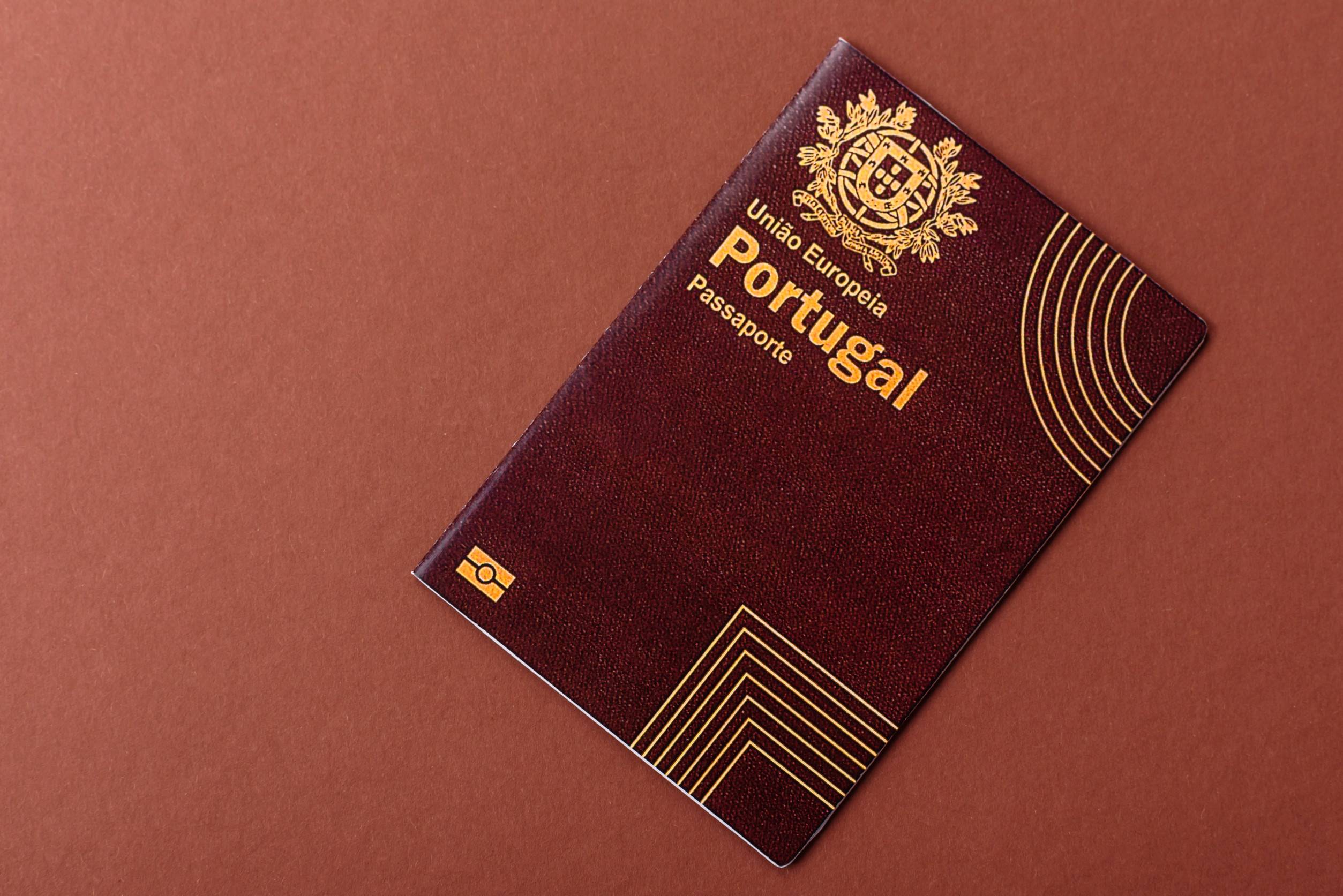 Passeport portugais, document portugais pour les affaires internationales, l'émigration ou les voyages